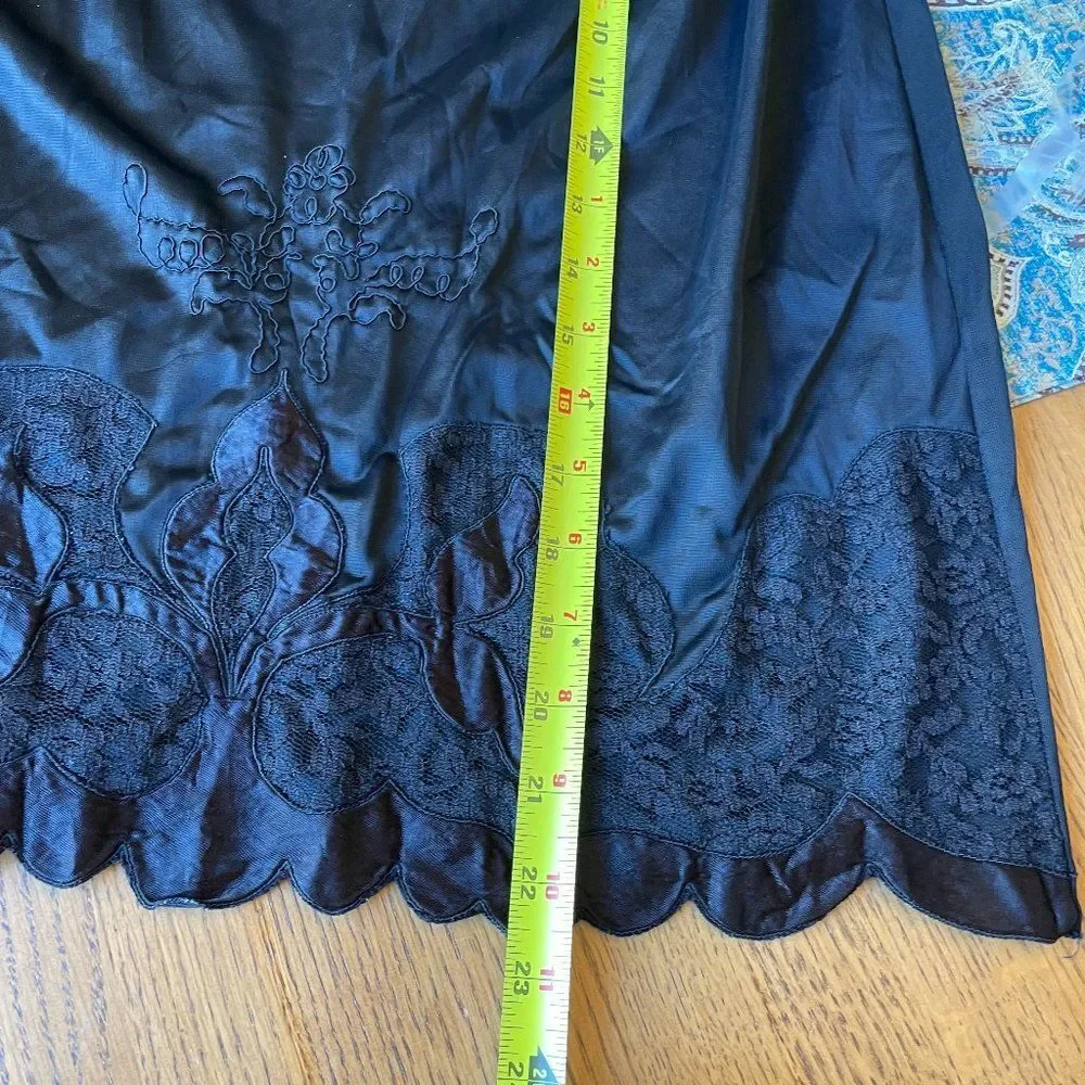 Vintage black 1/2 slip, lace and satin applique, gorgeous! 1940's 1950's - Picture 12 of 12